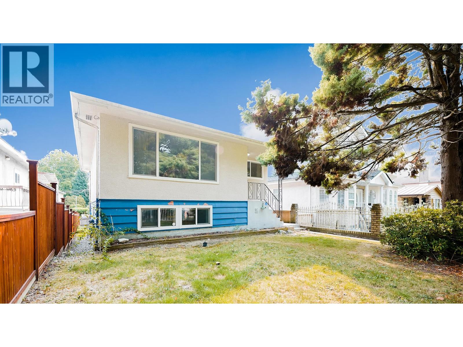 5120 Fairmont St, Vancouver, BC V5R 3V3