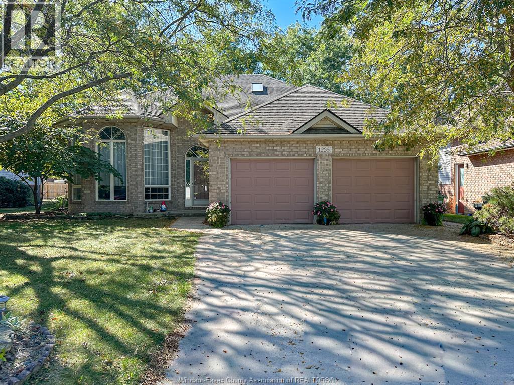1235 Minto, Lasalle, ON N9J 3H8