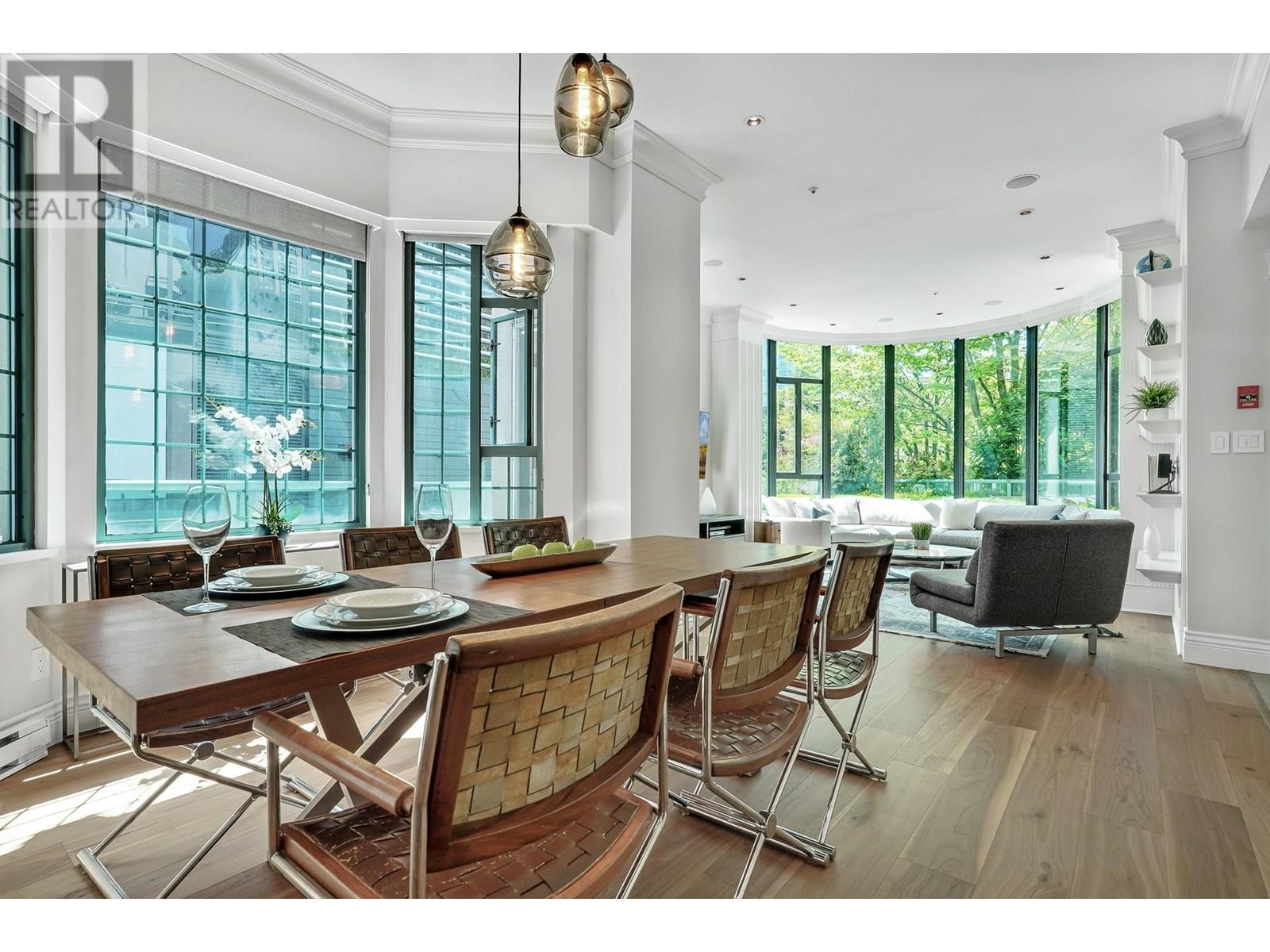 281 Smithe St, Vancouver, BC V6B 5W4