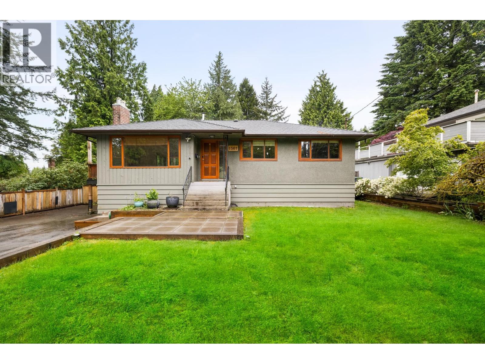 1561 Merlynn Cres, North Vancouver, BC V7J 2X9