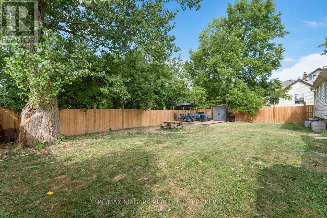 107 Oakdale Ave, St. Catharines, ON L2P 2L3