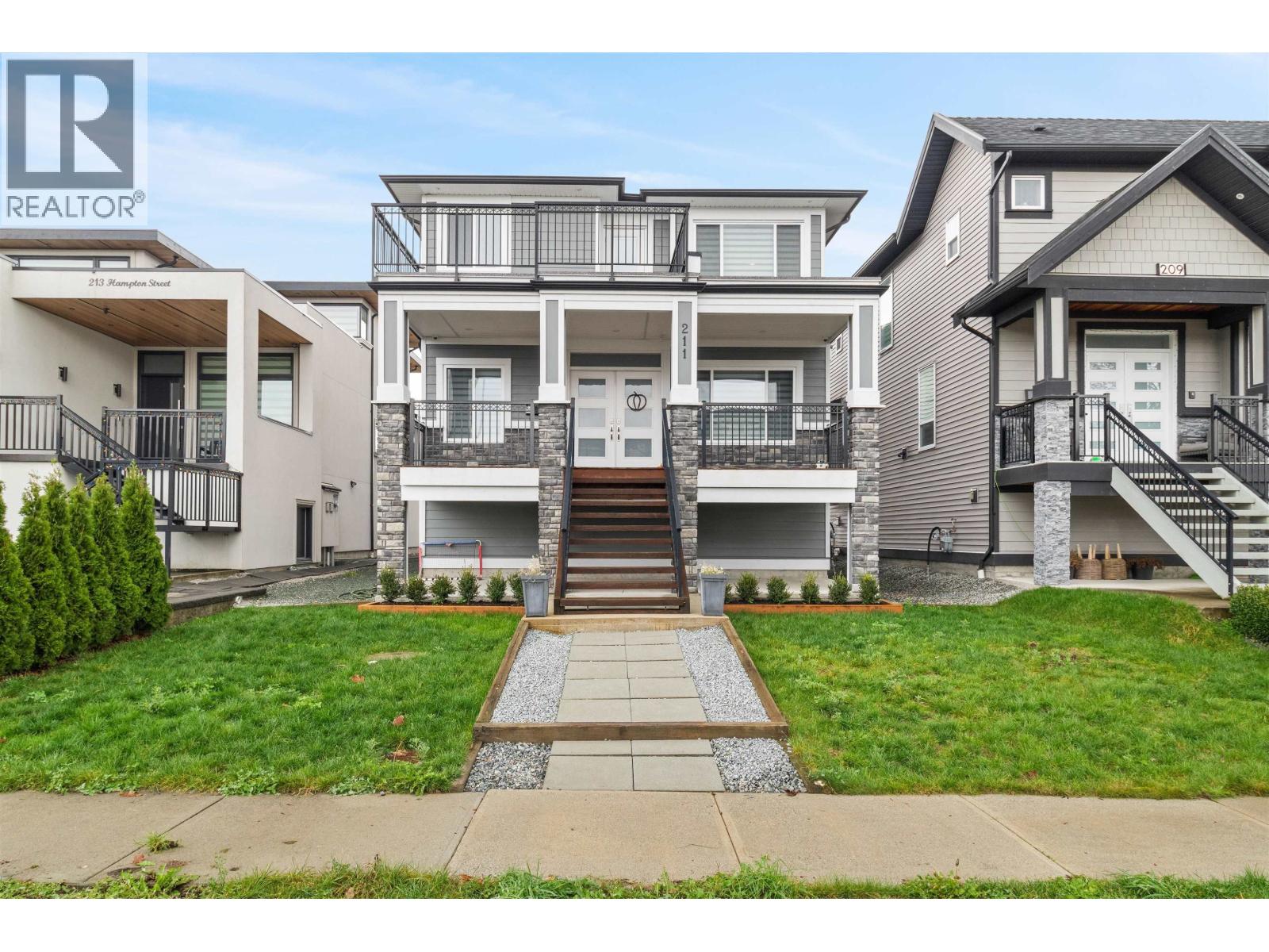 211 Hampton St, New Westminster, BC V3M 5L6