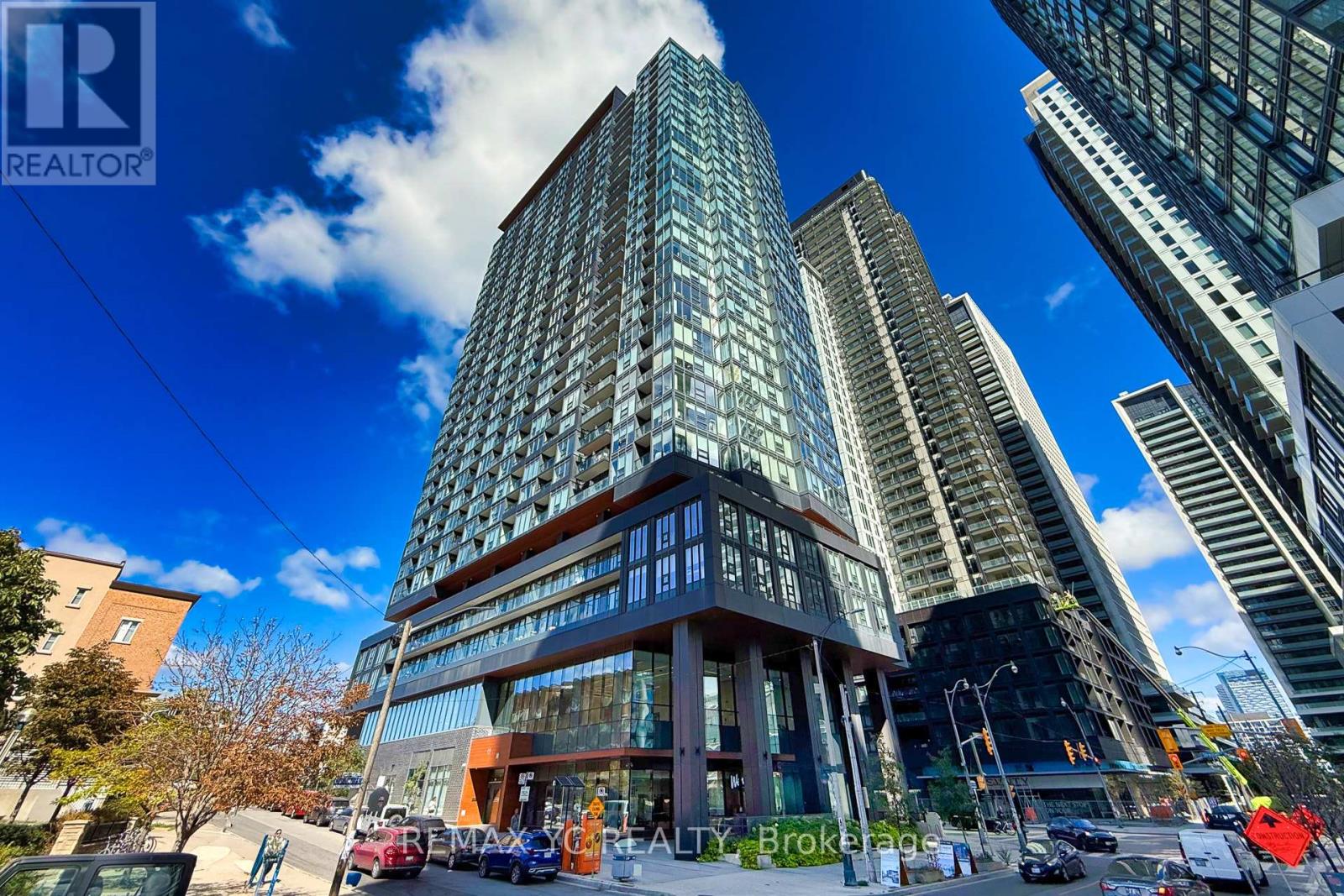 2202 19 Western Battery Rd, Toronto, ON M6K 0E3