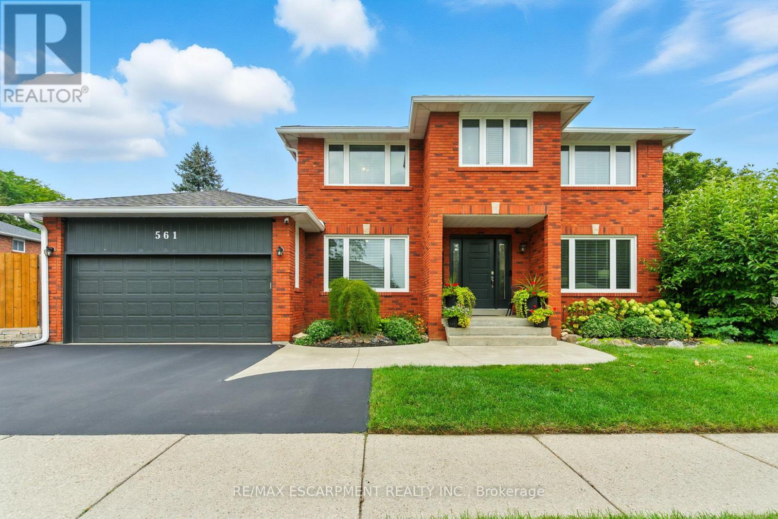 561 Harmony Ave, Burlington, ON L7N 3S7