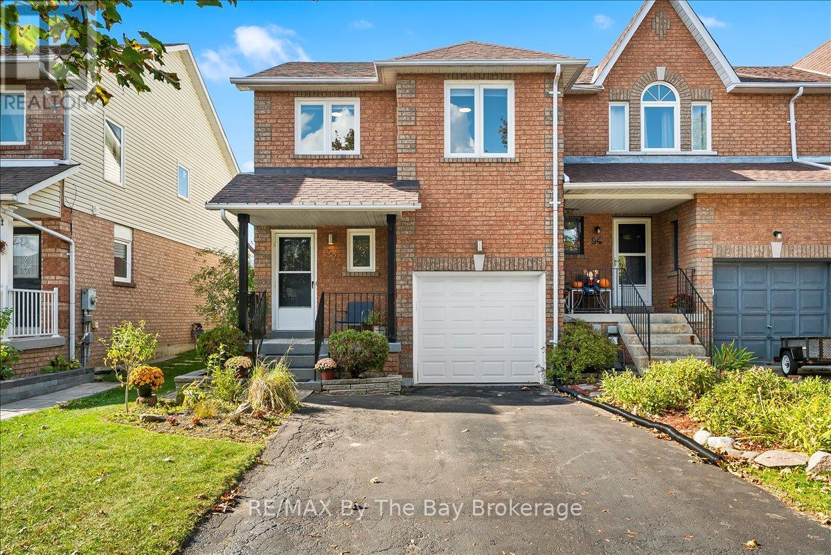 92 Brucker Rd, Barrie, ON L4N 8H9
