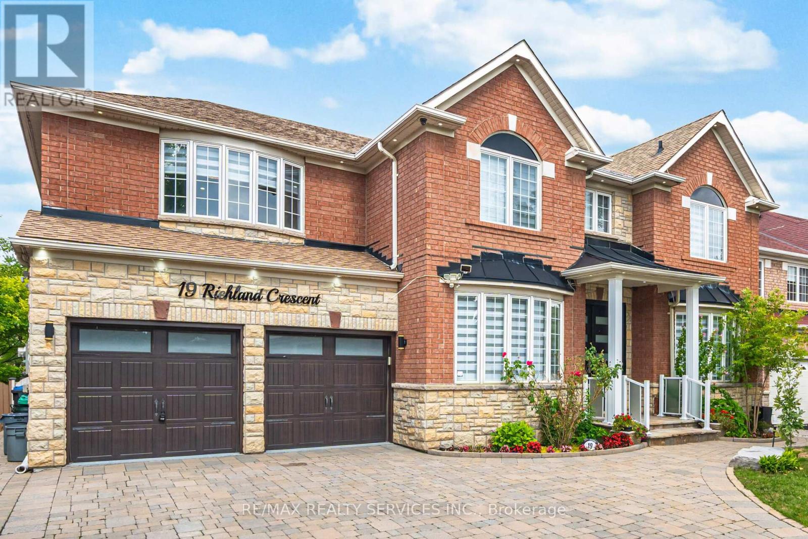 19 Richland Cres, Brampton, ON L6P 1M8