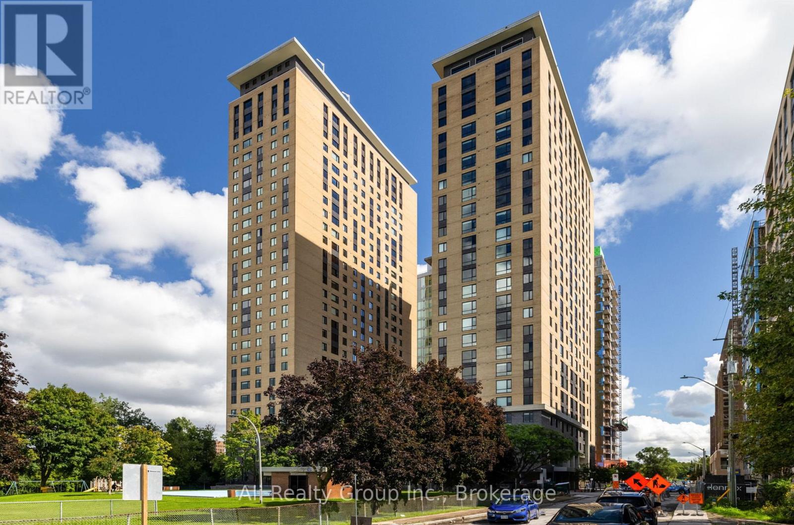 2901 105 Champagne Ave S, Ottawa, ON K1S 5E5