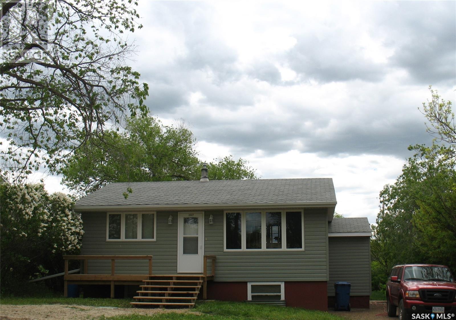 2007 1 Street South, Rockglen, SK S0H 3R0