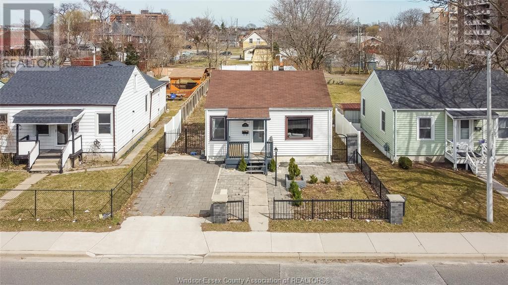 744 Mcdougall St, Windsor, ON N9A 1L8