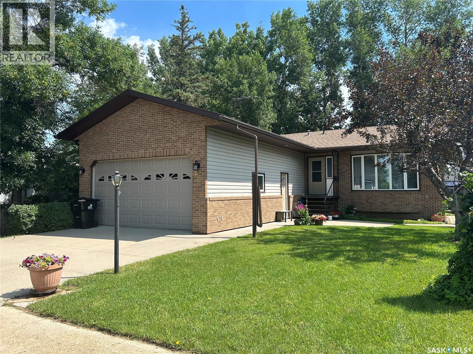 209 Taylor St, Bienfait, SK S0C 0M0