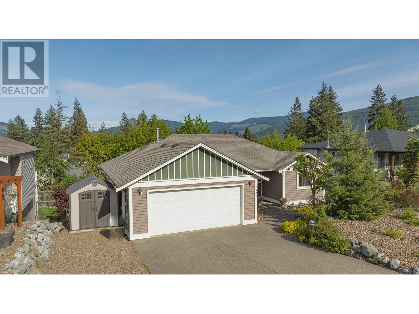 1927 Skyview Cres, Lumby, BC V0E 2G0