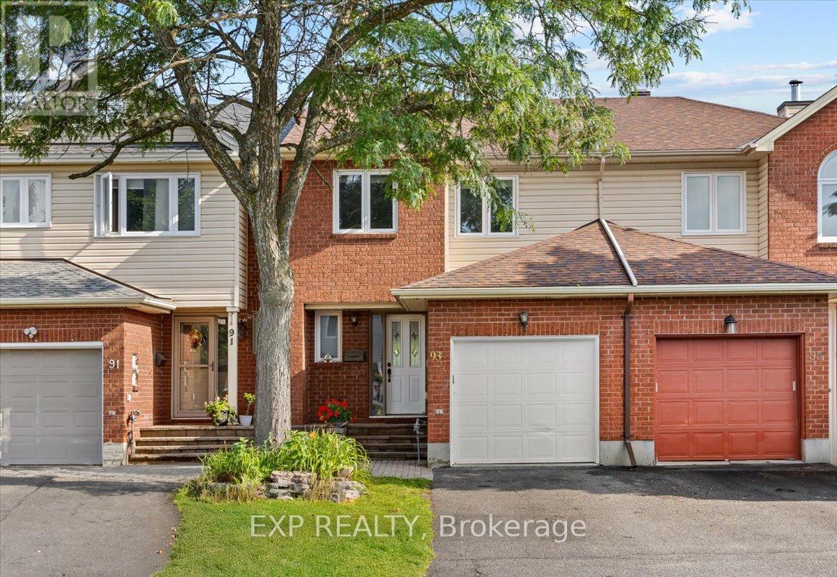 93 Cedarock Dr, Ottawa, ON K2M 2H5