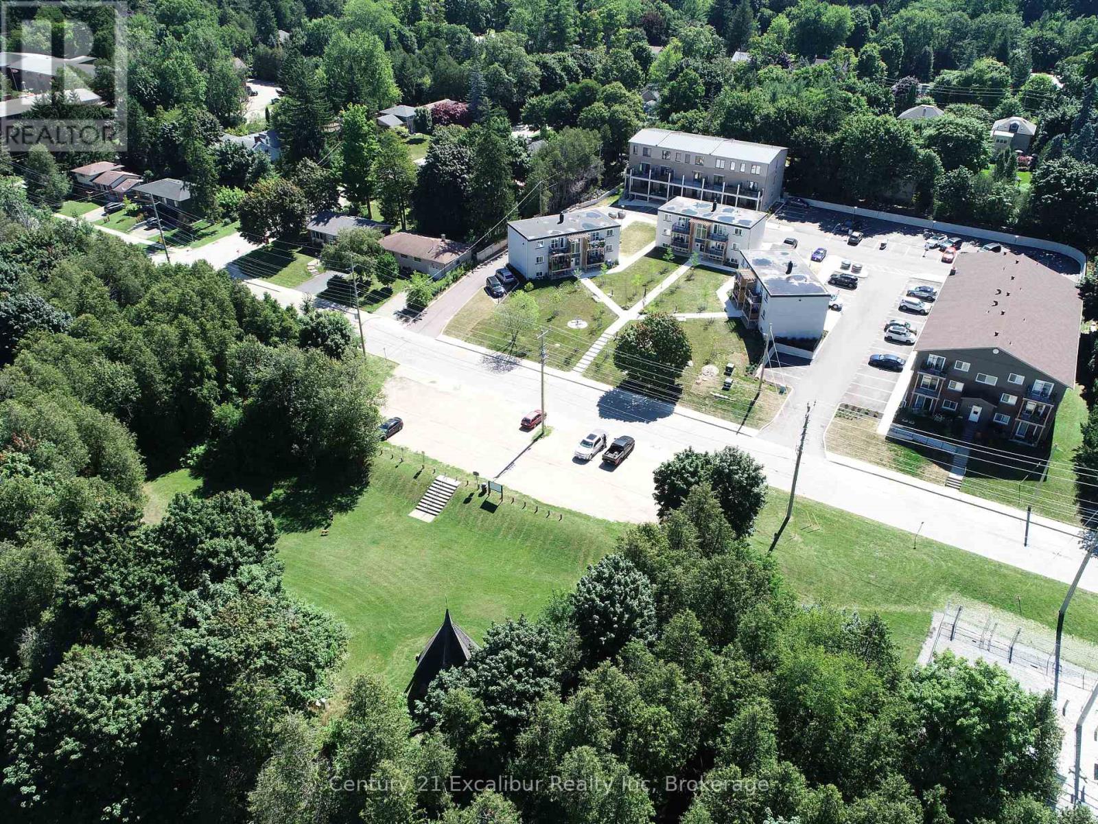 9 320 Queen St E, Centre Wellington Fergus, ON N1M 1T4