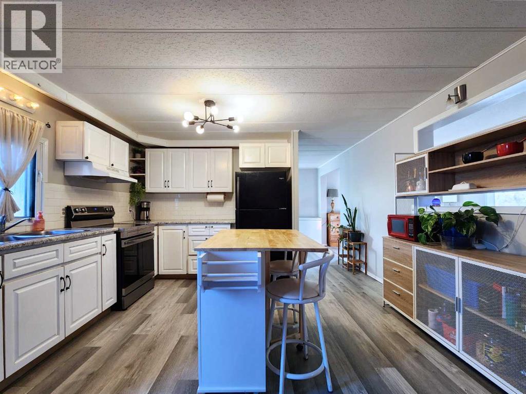 34 Willow Rd W, Claresholm, AB T0L 0T0