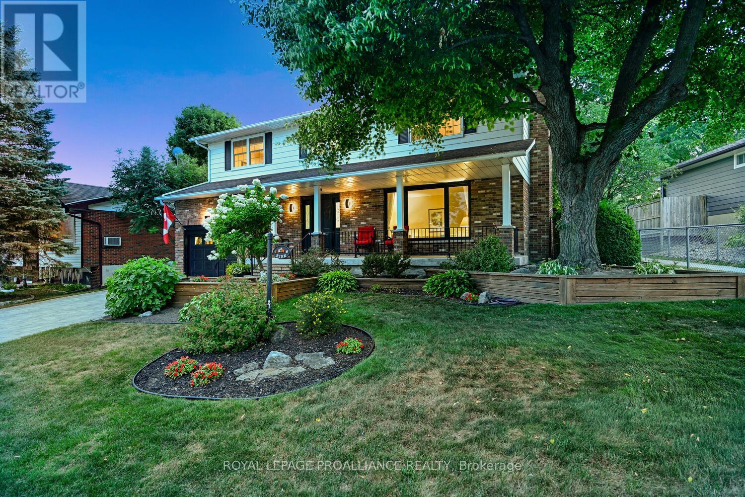 1346 Briarwood Dr, Brockville, ON K6V 6E4