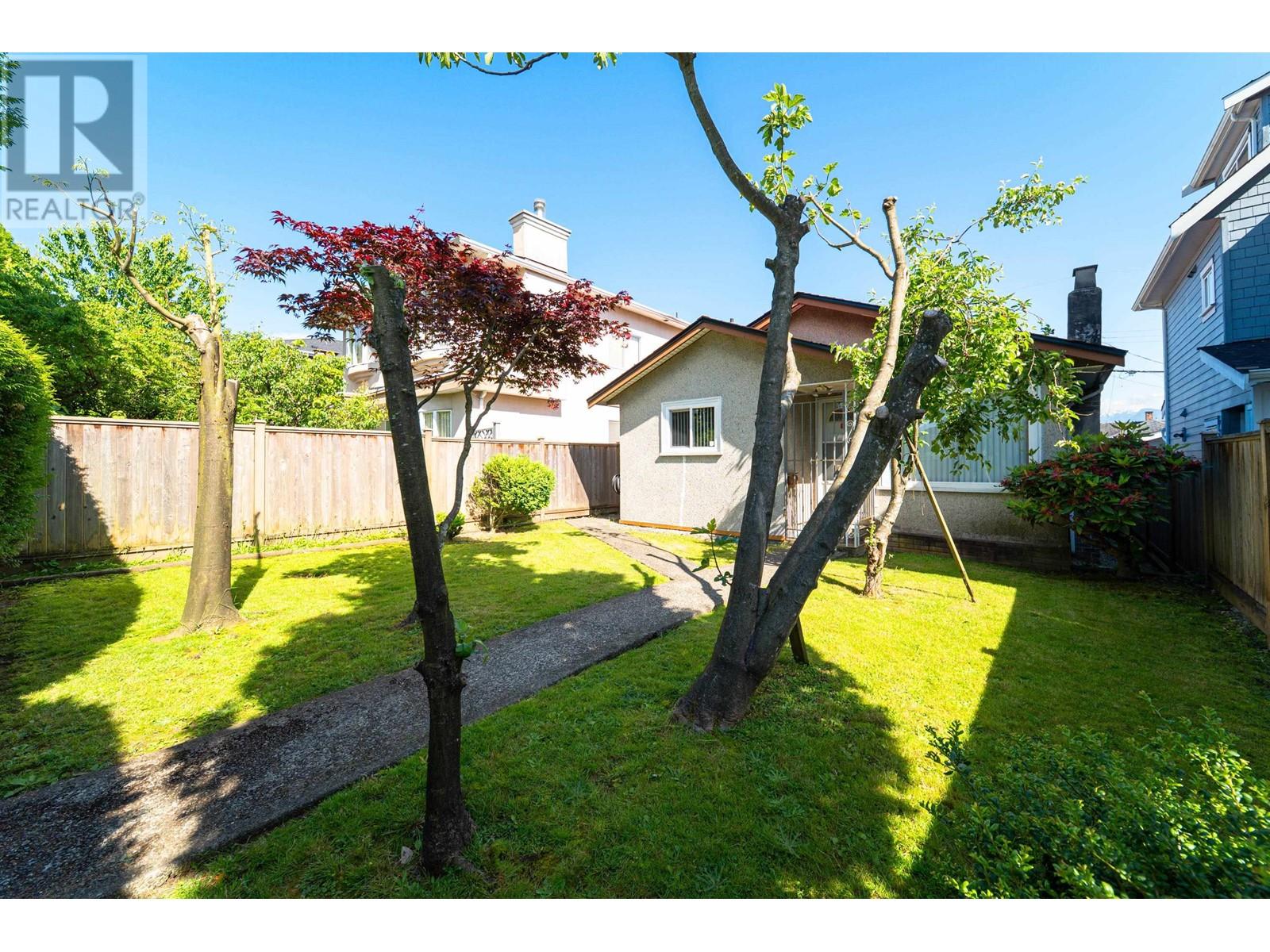 3089 E 1st Ave, Vancouver, BC V5M 1B3
