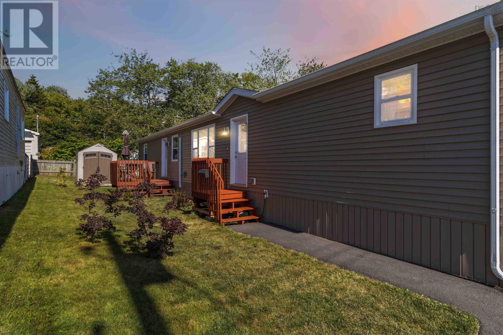 515 Thorn Ave, Beaver Bank, NS B4E 1P5
