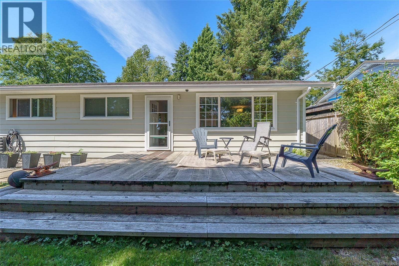 255 Otter St, Ucluelet, BC V0R 3A0