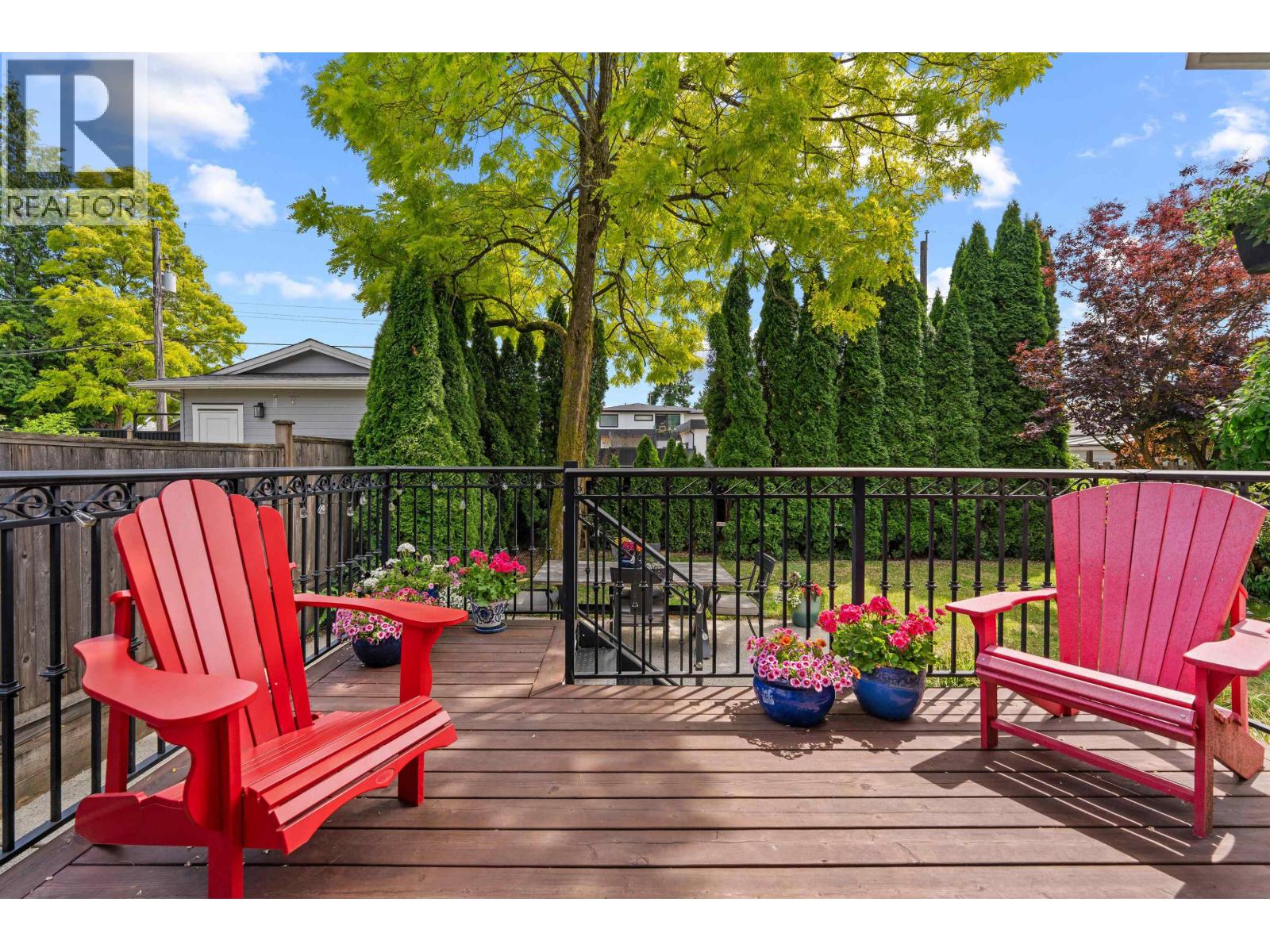 749 E 10th St, North Vancouver, BC V7L 2G2