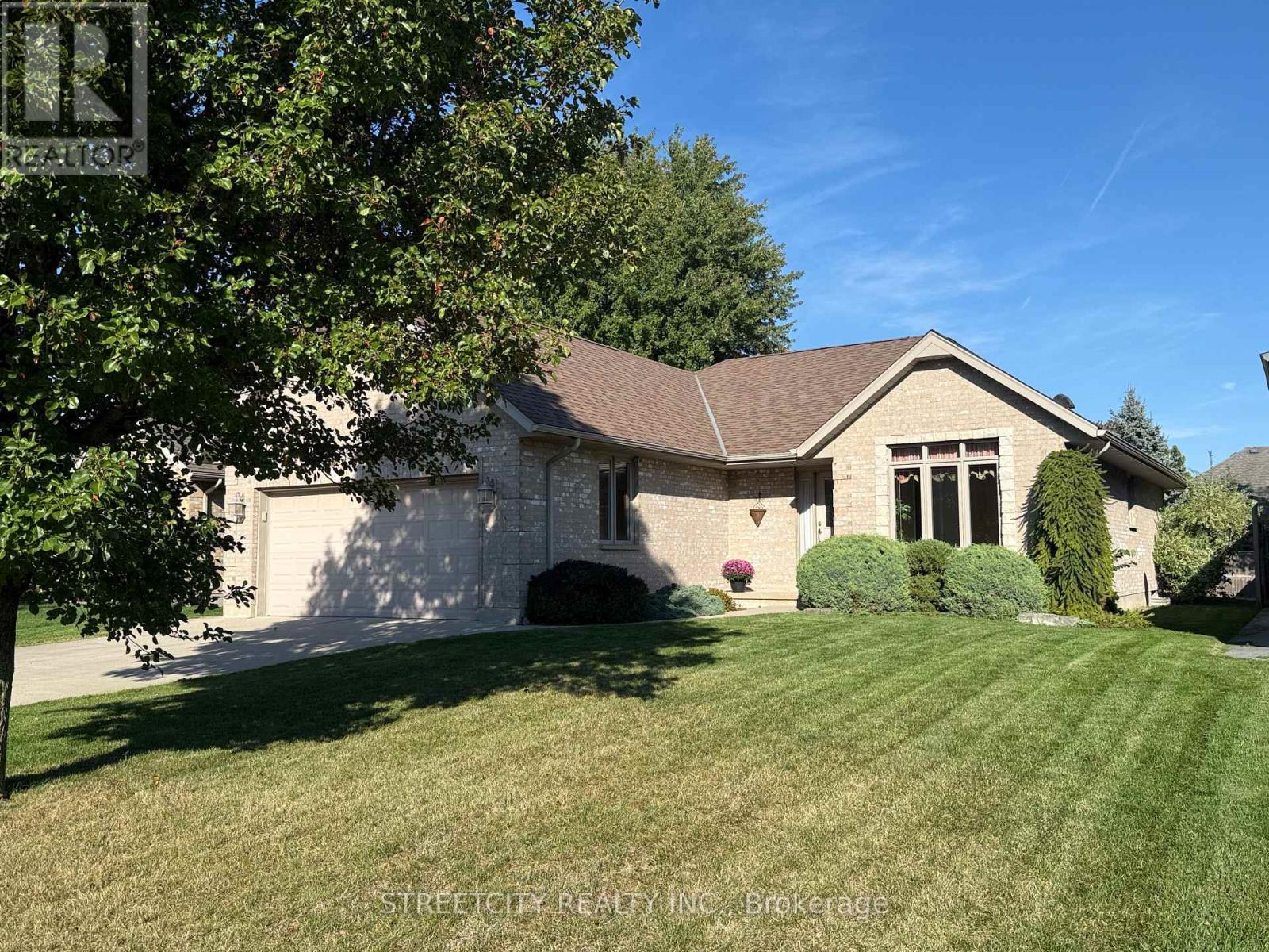 126 Stathis Blvd, Sarnia, ON N7S 5T5