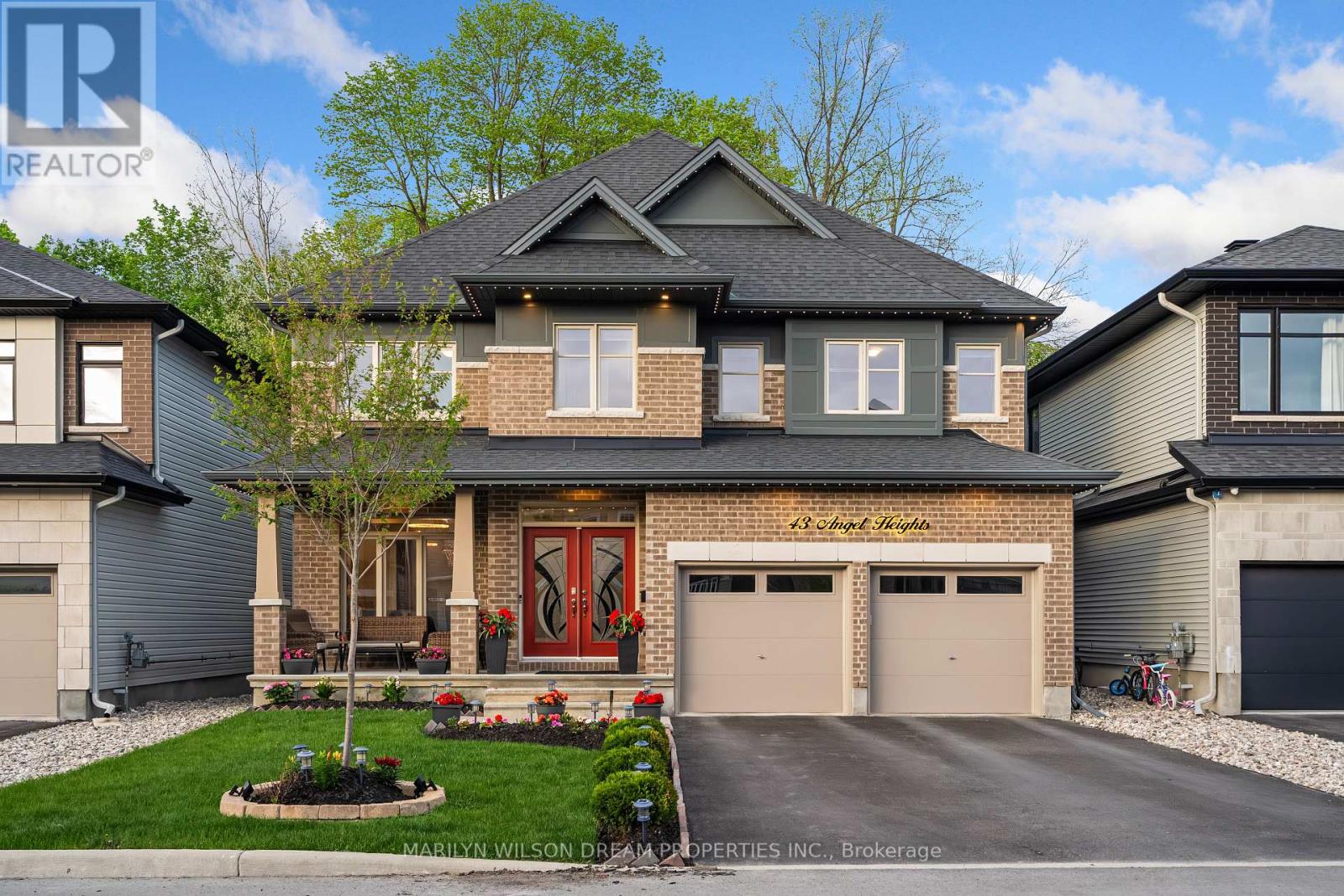 43 Angel Hts, Ottawa, ON K2S 2N2