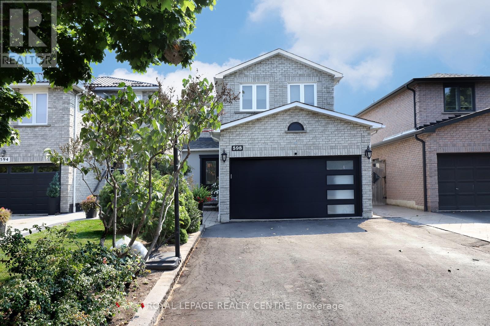 598 Pilcom Ct, Mississauga, ON L5B 4A3