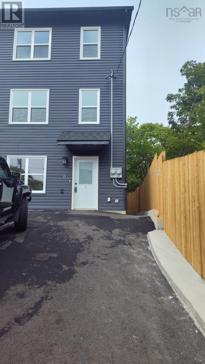9 Layton Rd, Halifax, NS B3P 1Z6