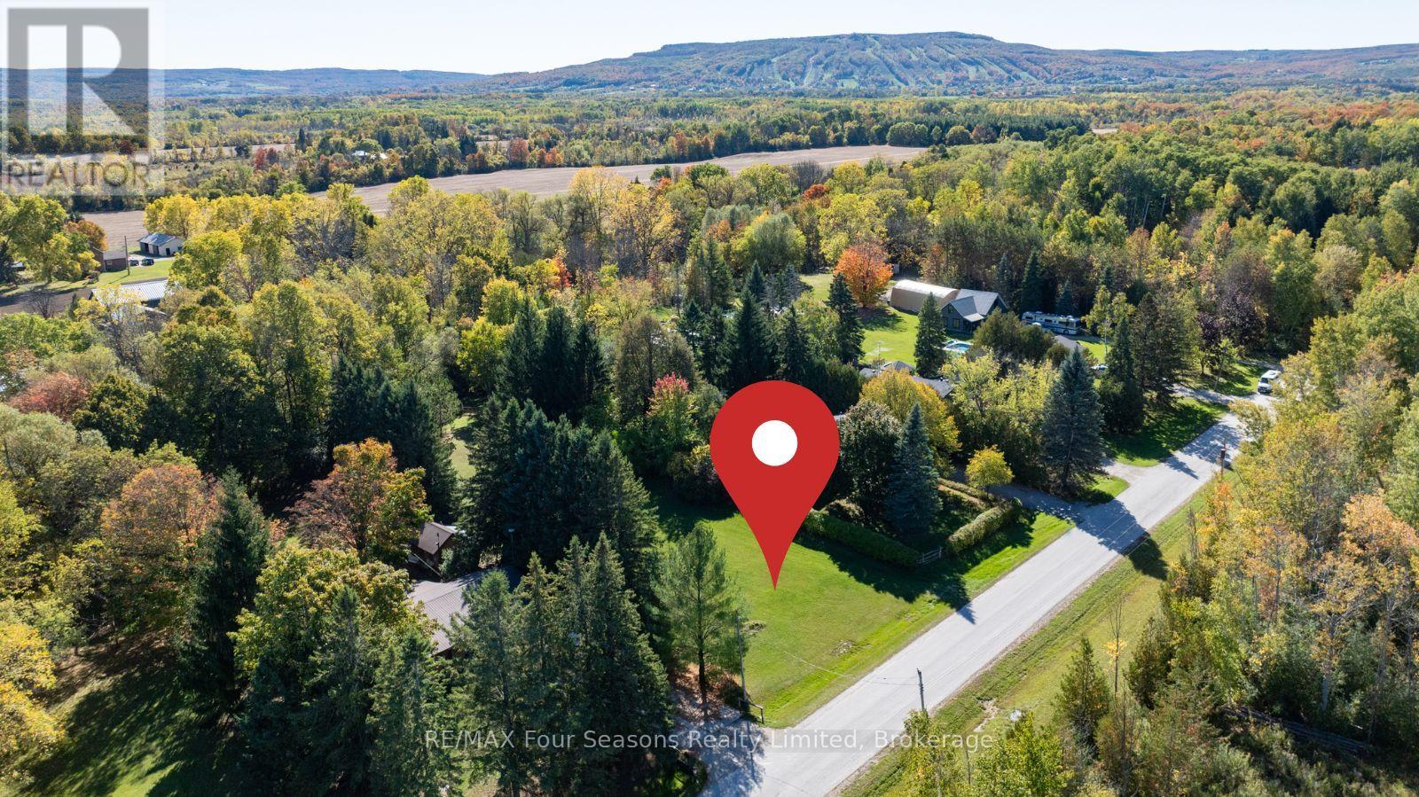 5 Caddo Dr, Clearview, ON L9Y 3Y9