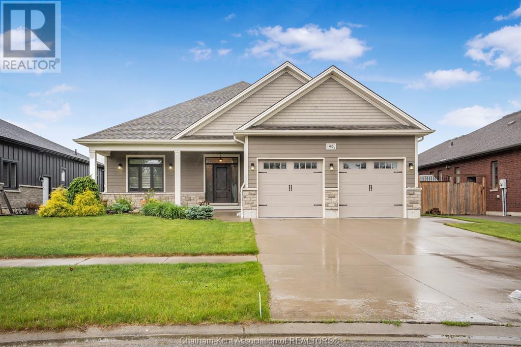 45 Detroit Dr, Chatham, ON N7M 0J4