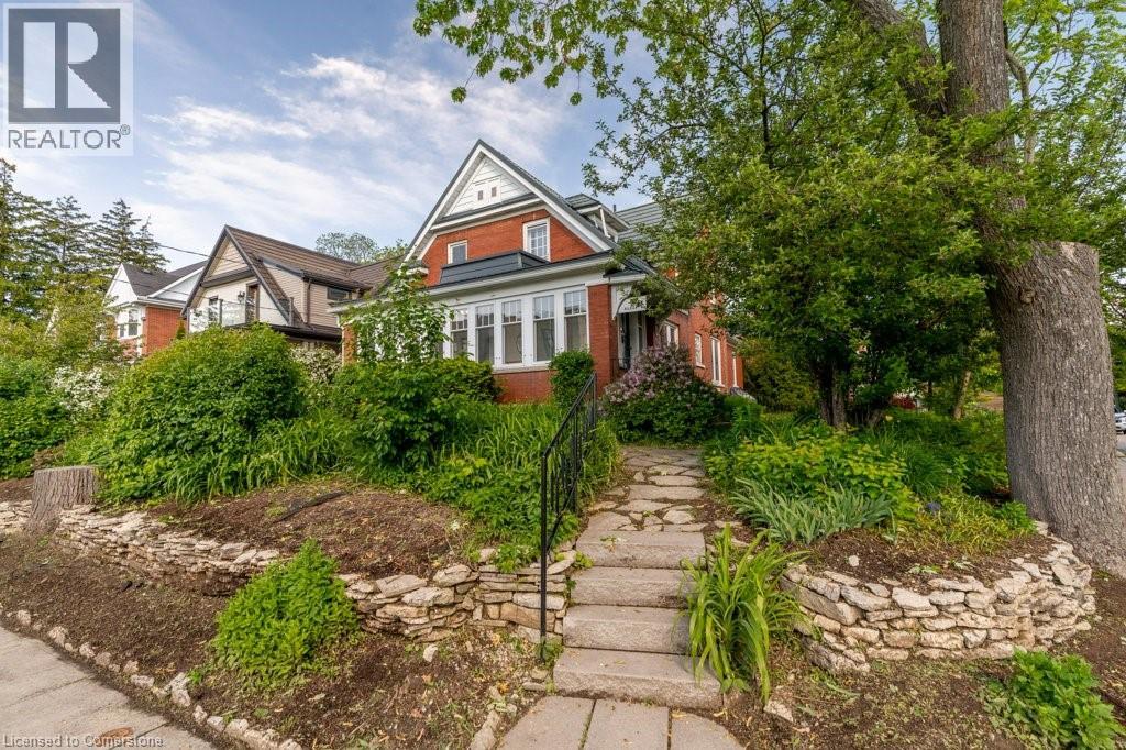 78 Allen St E, Waterloo, ON N2J 1J2