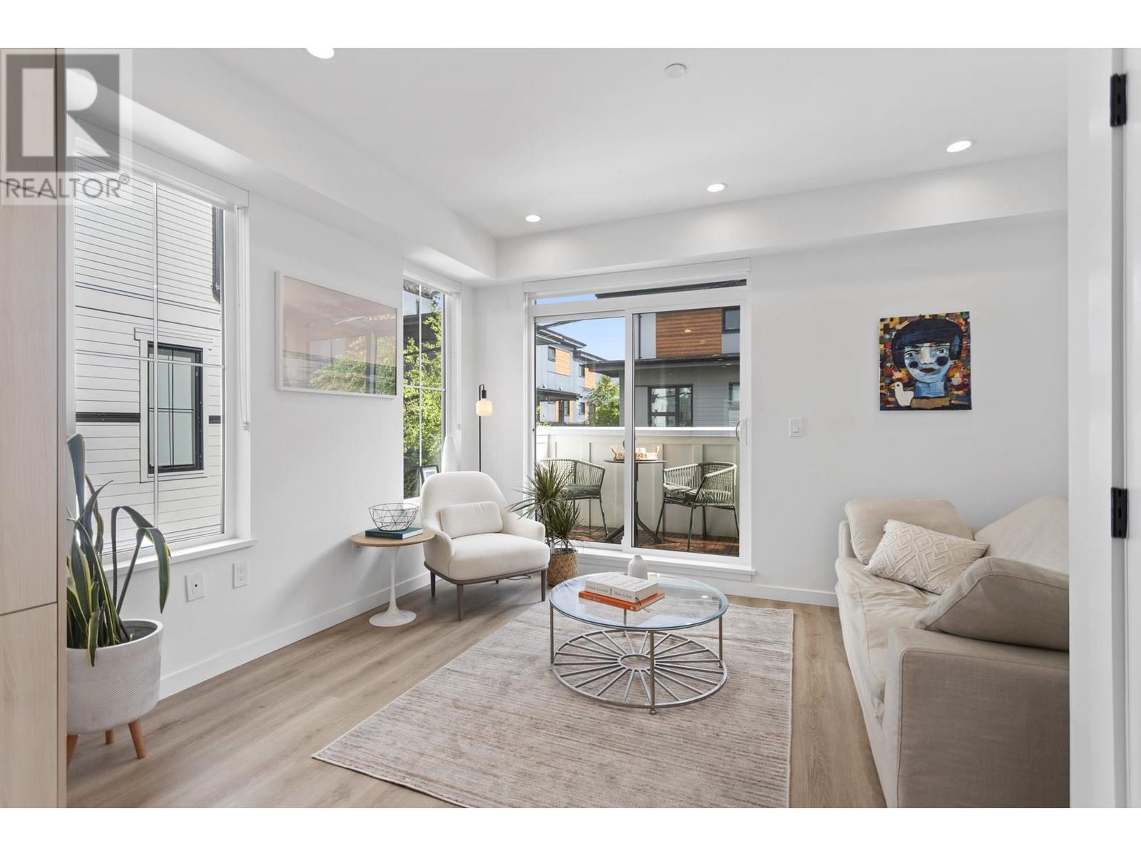 237 Ridgeway Avenue Unit 21, North Vancouver, BC V7L 0H6