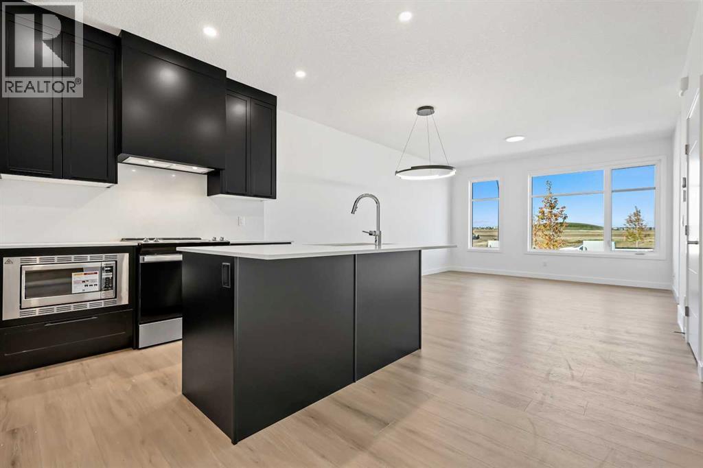 7027 Rangeview Ave SE, Calgary, AB T3S 0P9