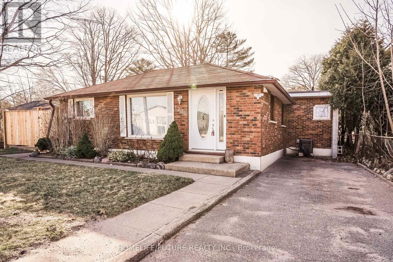 1200 Mosley St, Wasaga Beach, ON L9Z 2E7