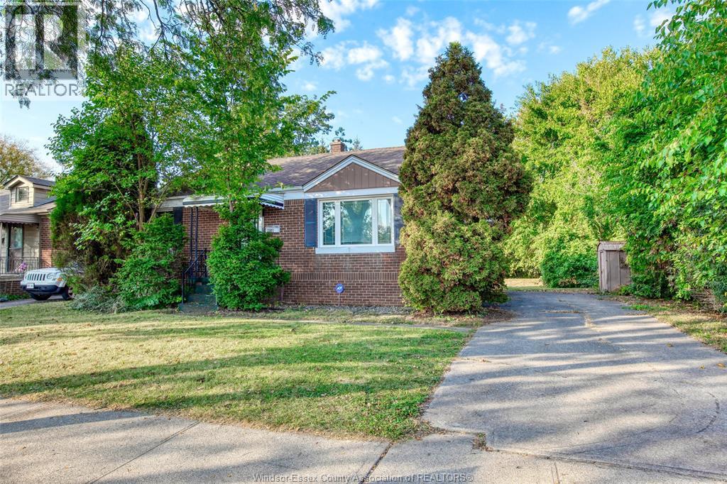 2911 Dominion, Windsor, ON N9E 2N1