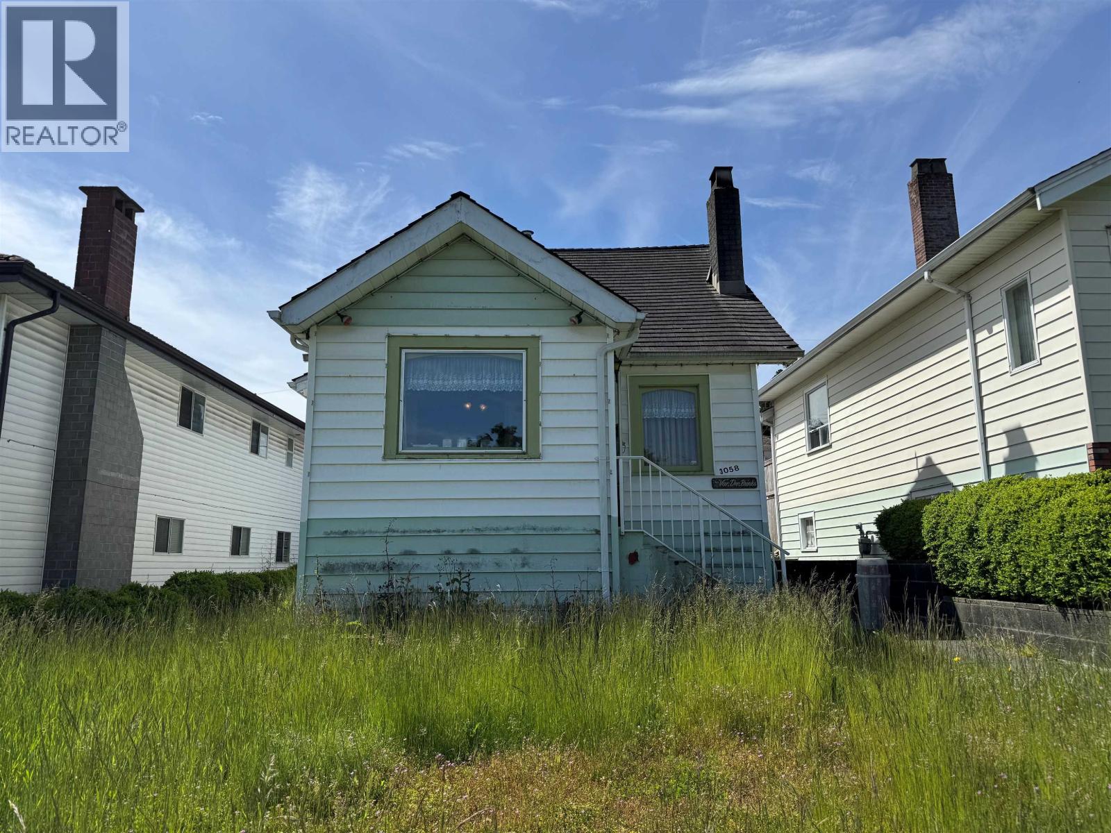 3058 Charles St, Vancouver, BC V5K 3B5