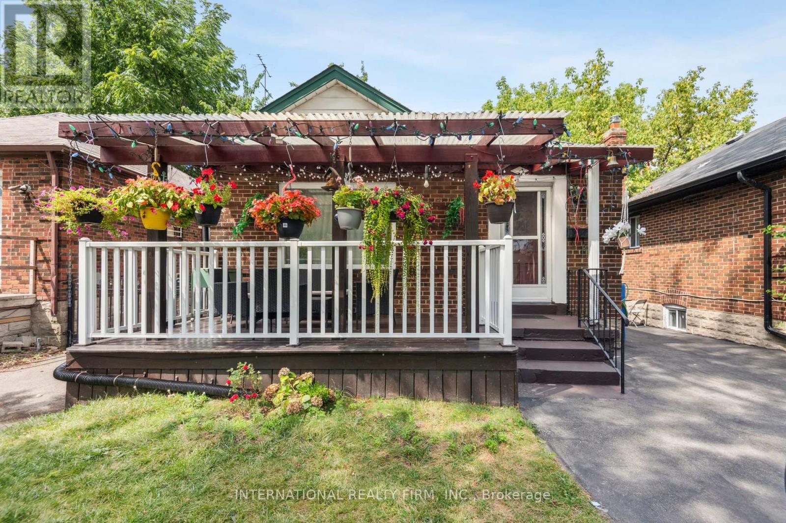 1982 Lawrence Ave W, Toronto, ON M9N 1H4