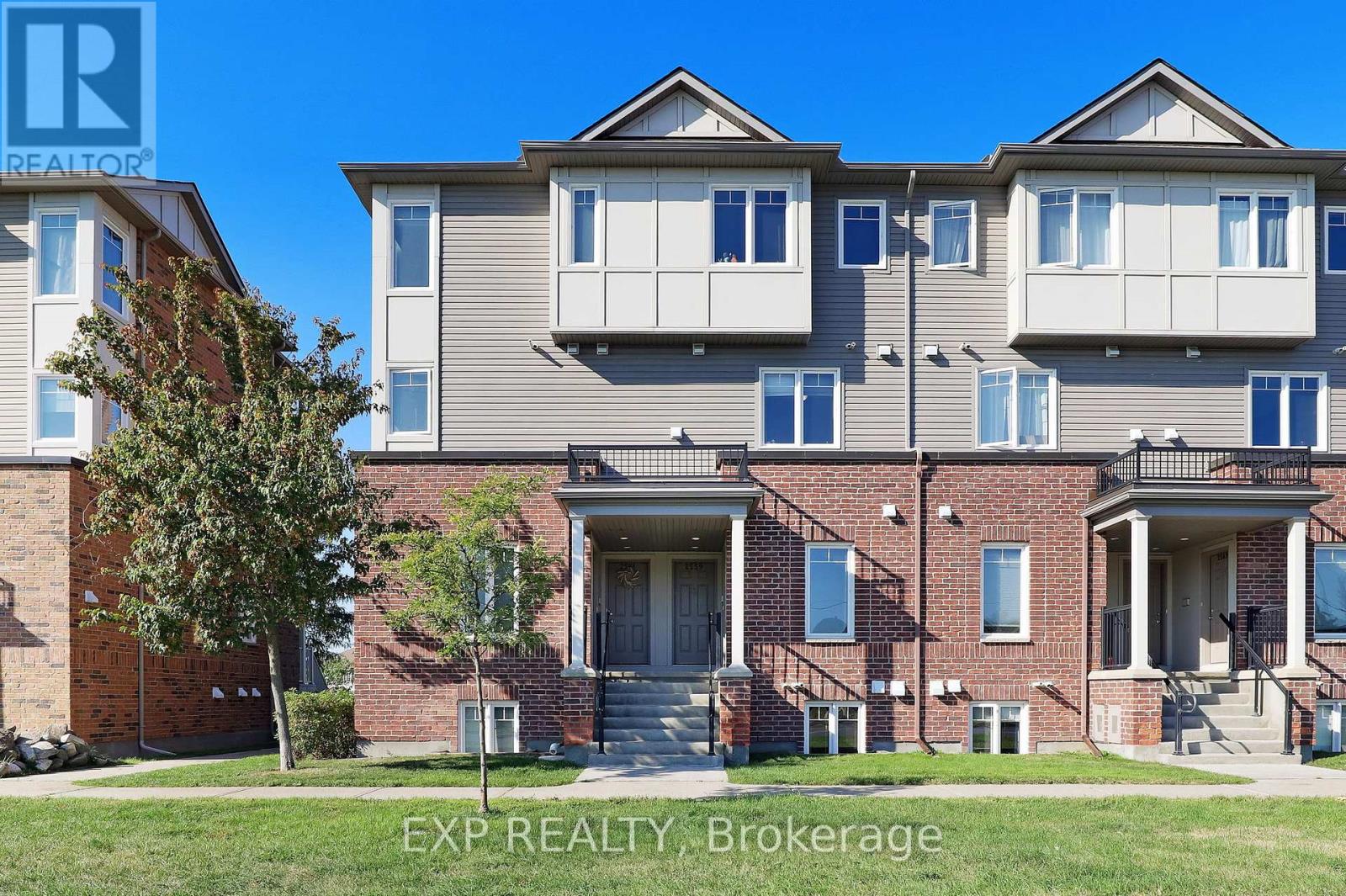 2559 Longfields Dr, Ottawa, ON K2J 2L7