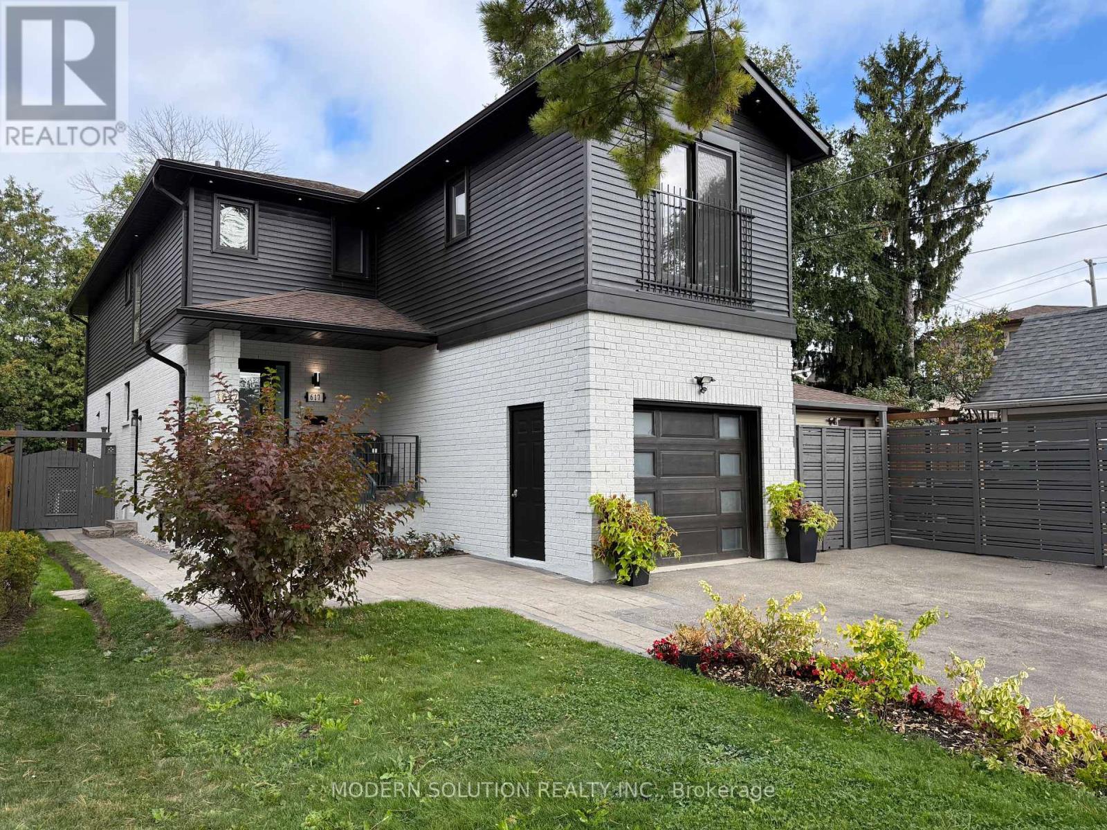 617 Curzon Ave, Mississauga, ON L5G 1P8