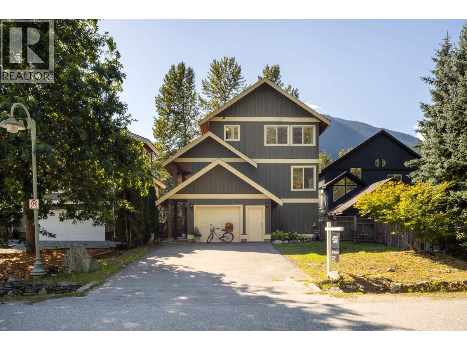 1430 Alder Dr, Pemberton, BC V0N 2L0