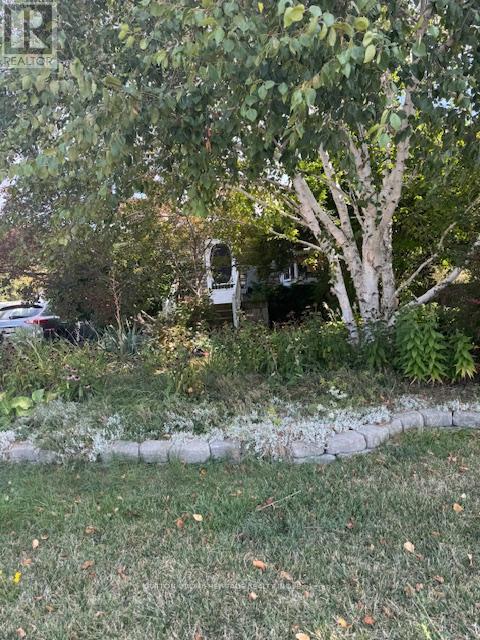 1717 Charles St, Whitby, ON L1N 1C3