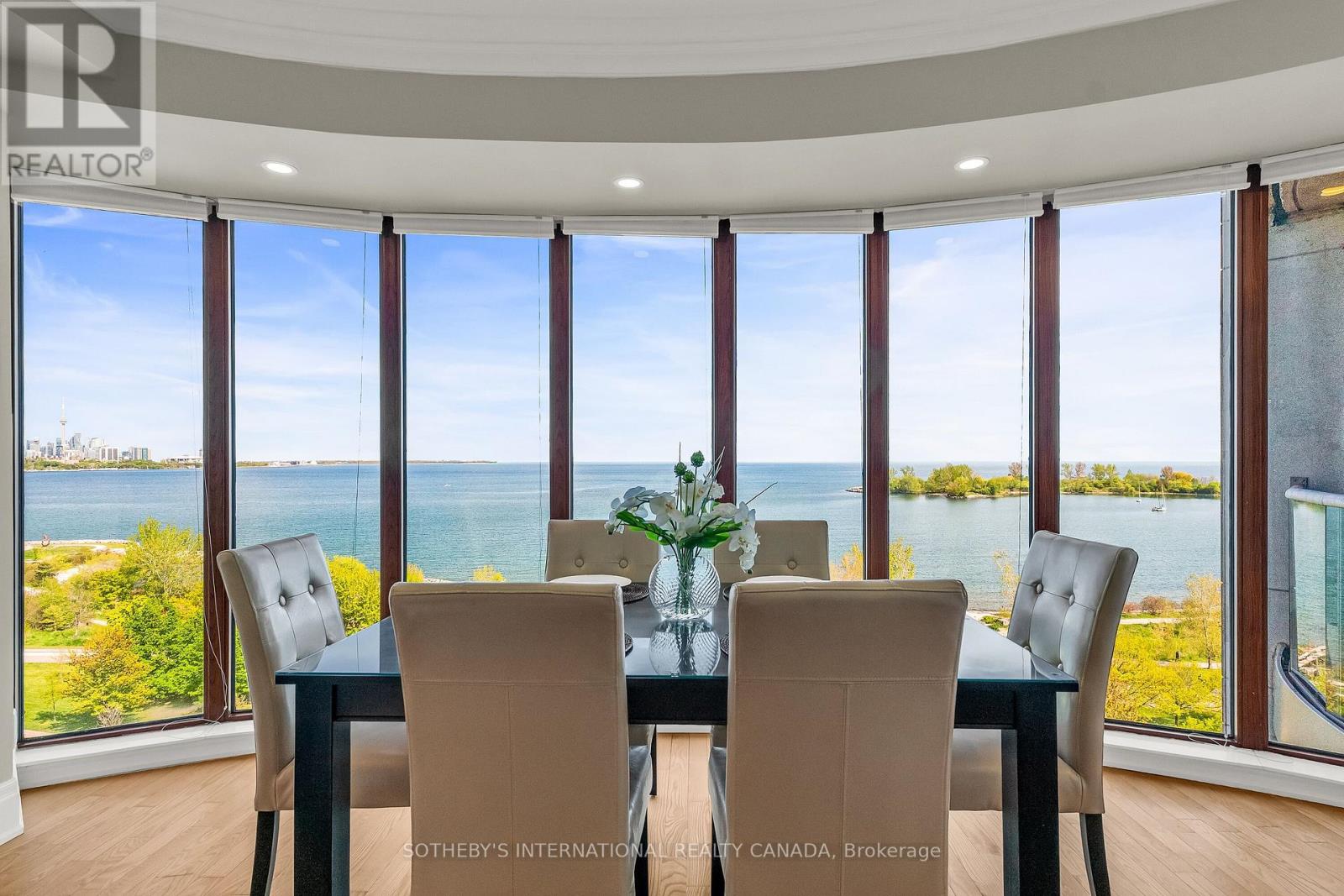 818 2095 Lake Shore Blvd W, Toronto, ON M8V 4G3