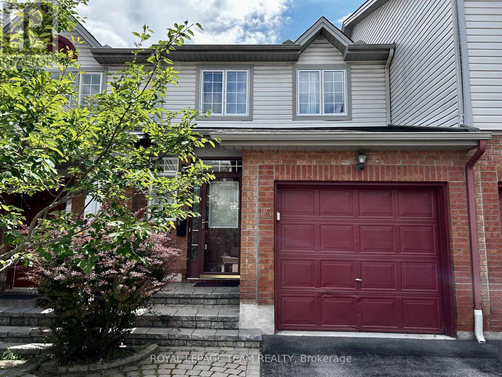 15 Santa Cruz Private, Ottawa, ON K1G 6M5
