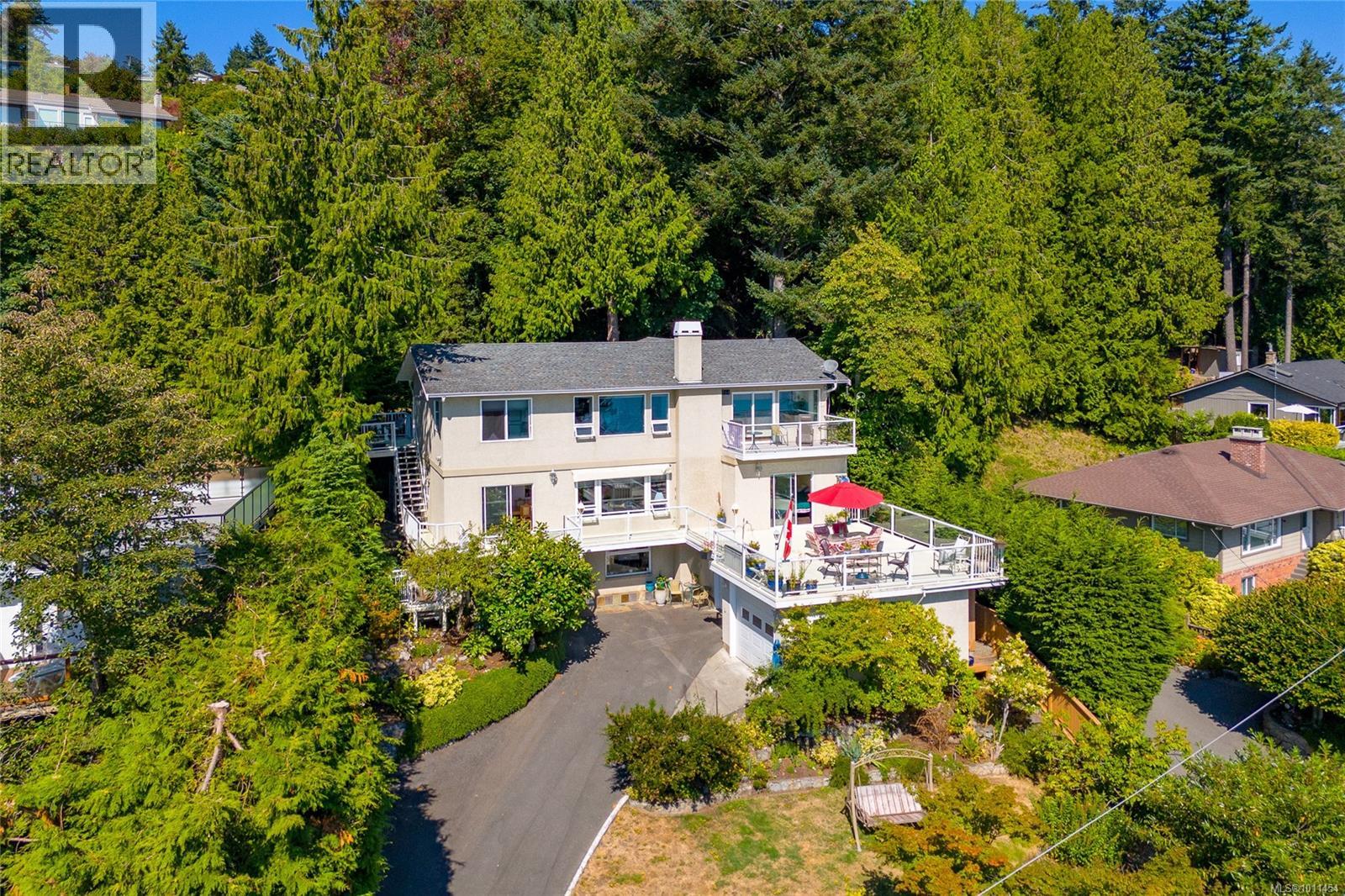 4964 Lochside Dr, Saanich, BC V8Y 2E4