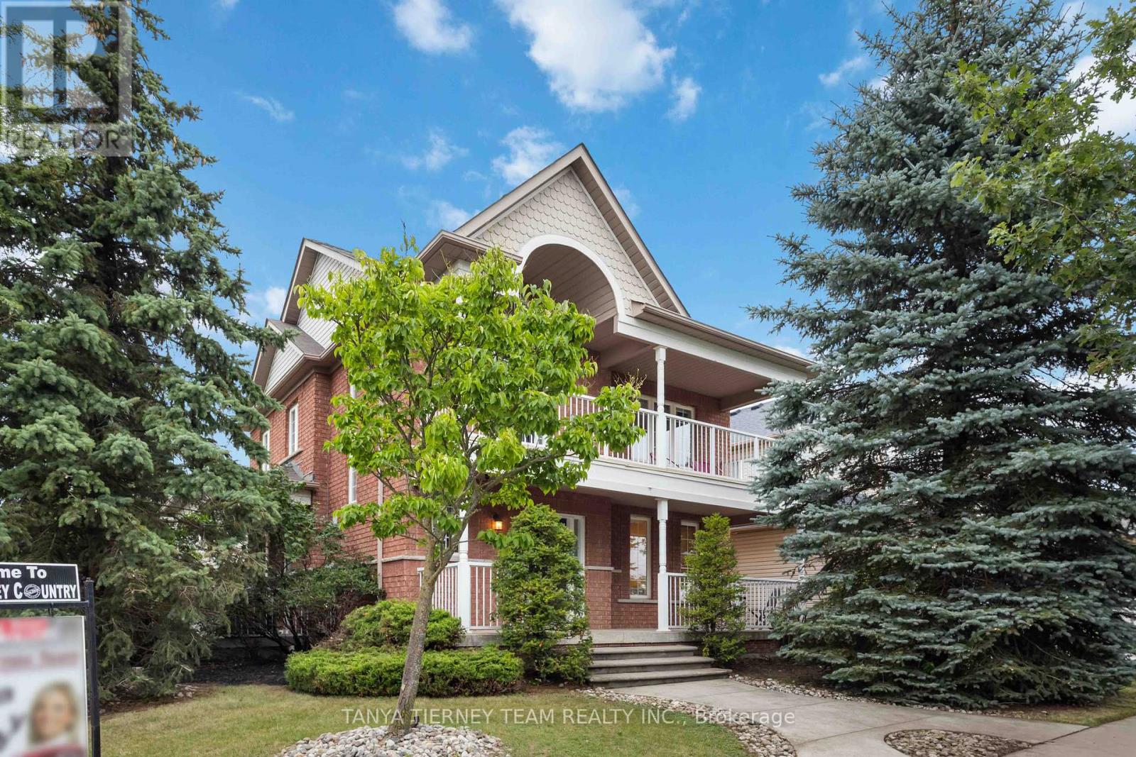 14 Amanda Ave, Whitby, ON L1M 1K4