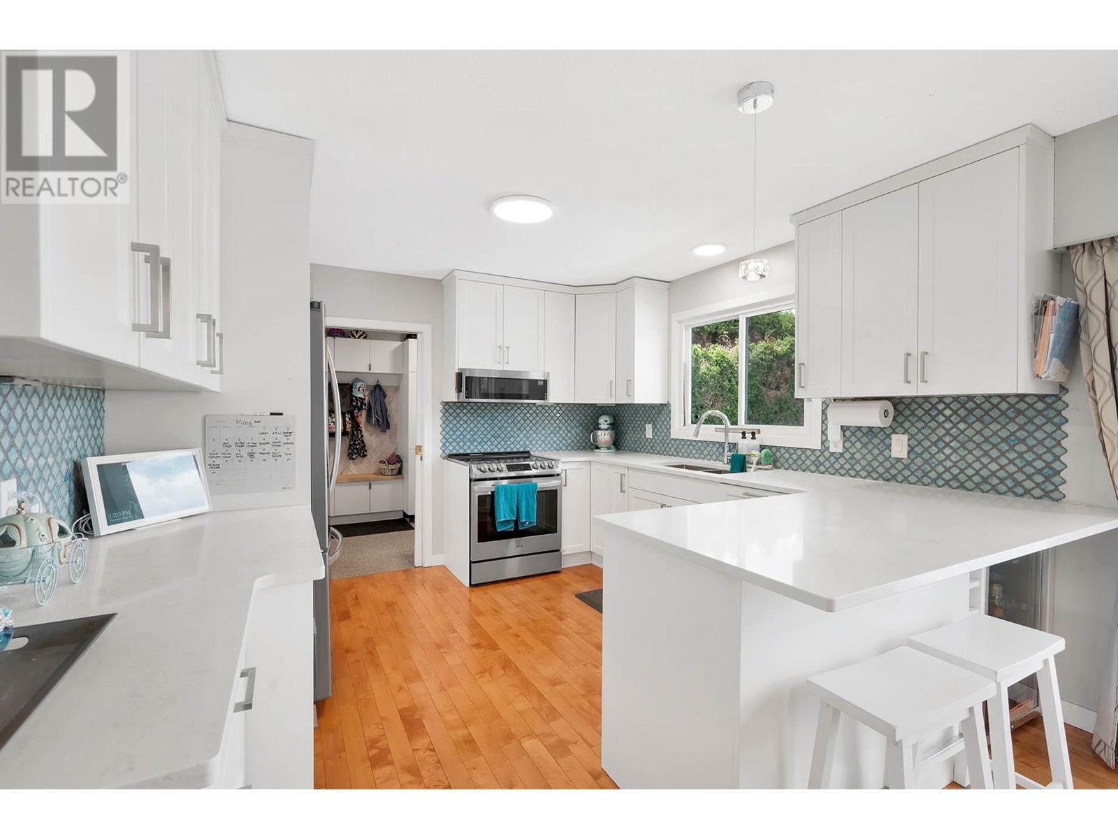 678 York Ave, Kamloops, BC V2B 2A5
