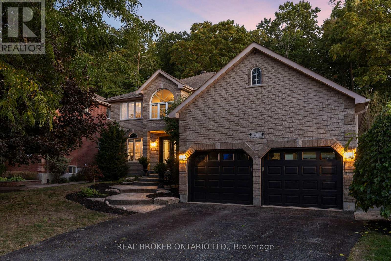43 Crimson Ridge Rd, Barrie, ON L4N 9R8