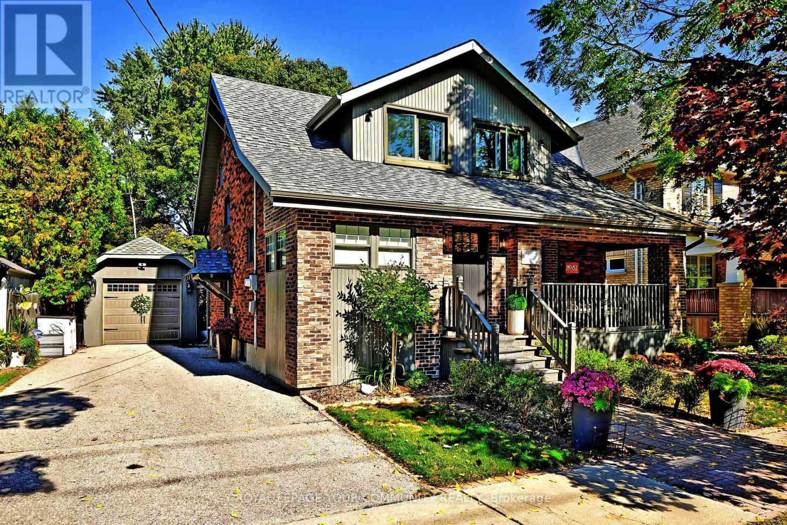 82 Centre St, Aurora, ON L4G 1J8