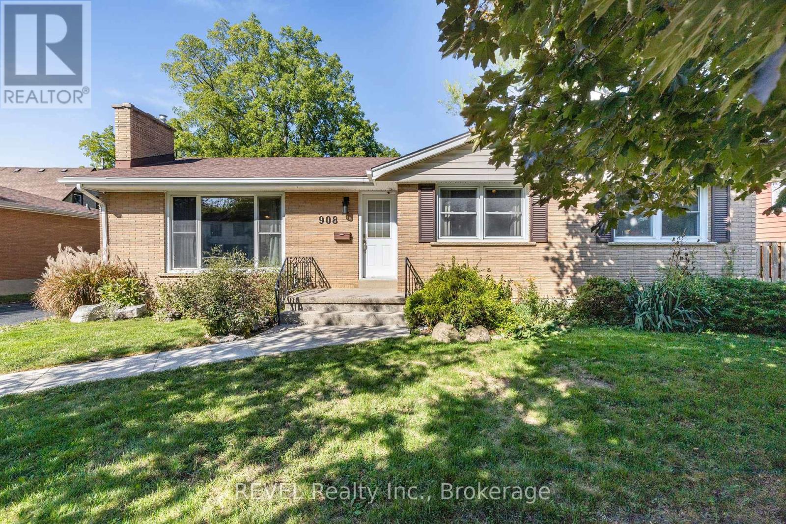 908 Cedar St, Haldimand Dunnville, ON N1A 2K3