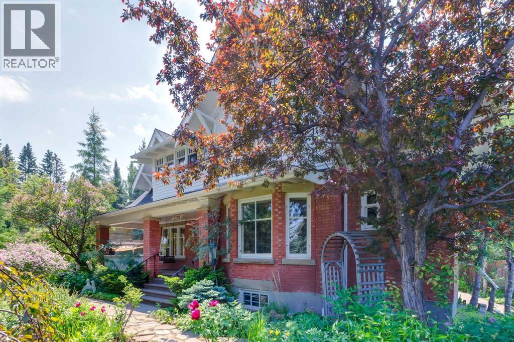 2209 Carleton St SW, Calgary, AB T2T 3K4