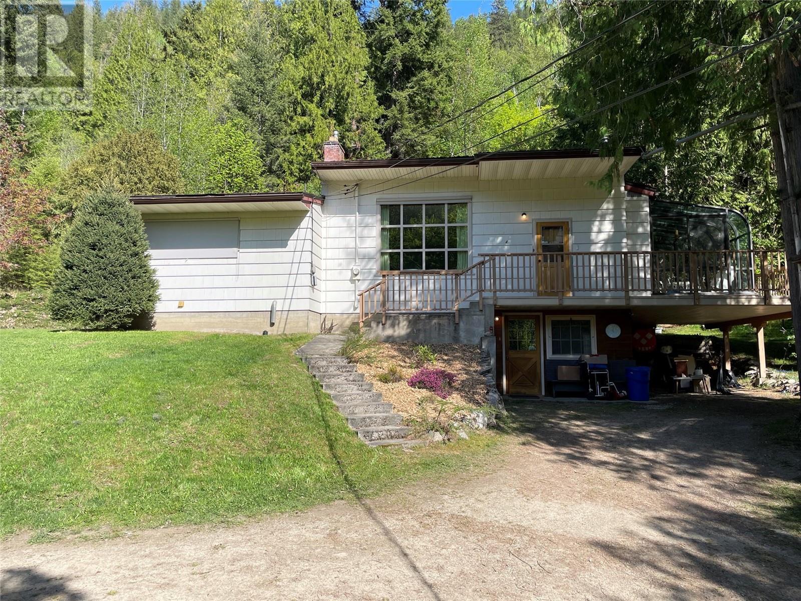 1706 Bealby Rd, Nelson, BC V1L 3E2